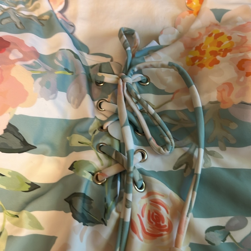NWT!🎉 CUPSHE Floral and Striped Scalloped One Piece Swimsuit Size XL - Picture 7 of 16